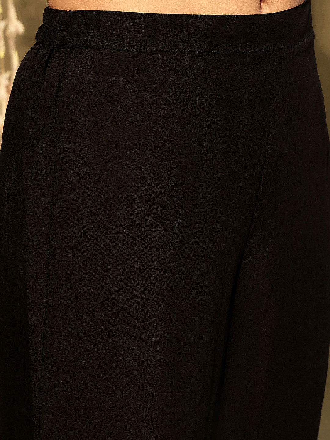 Floral Embroidered Regular Thread Work Kurta With Trousers & Dupatta