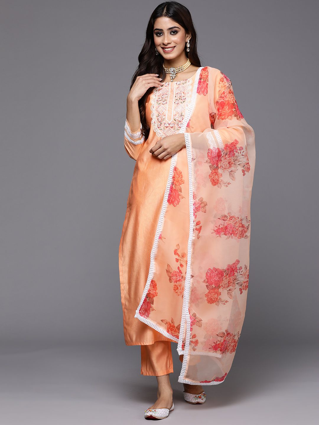 Dhiyona IE Women Floral Yoke Design Regular Thread Work Liva Kurta with Trousers & Dupatta