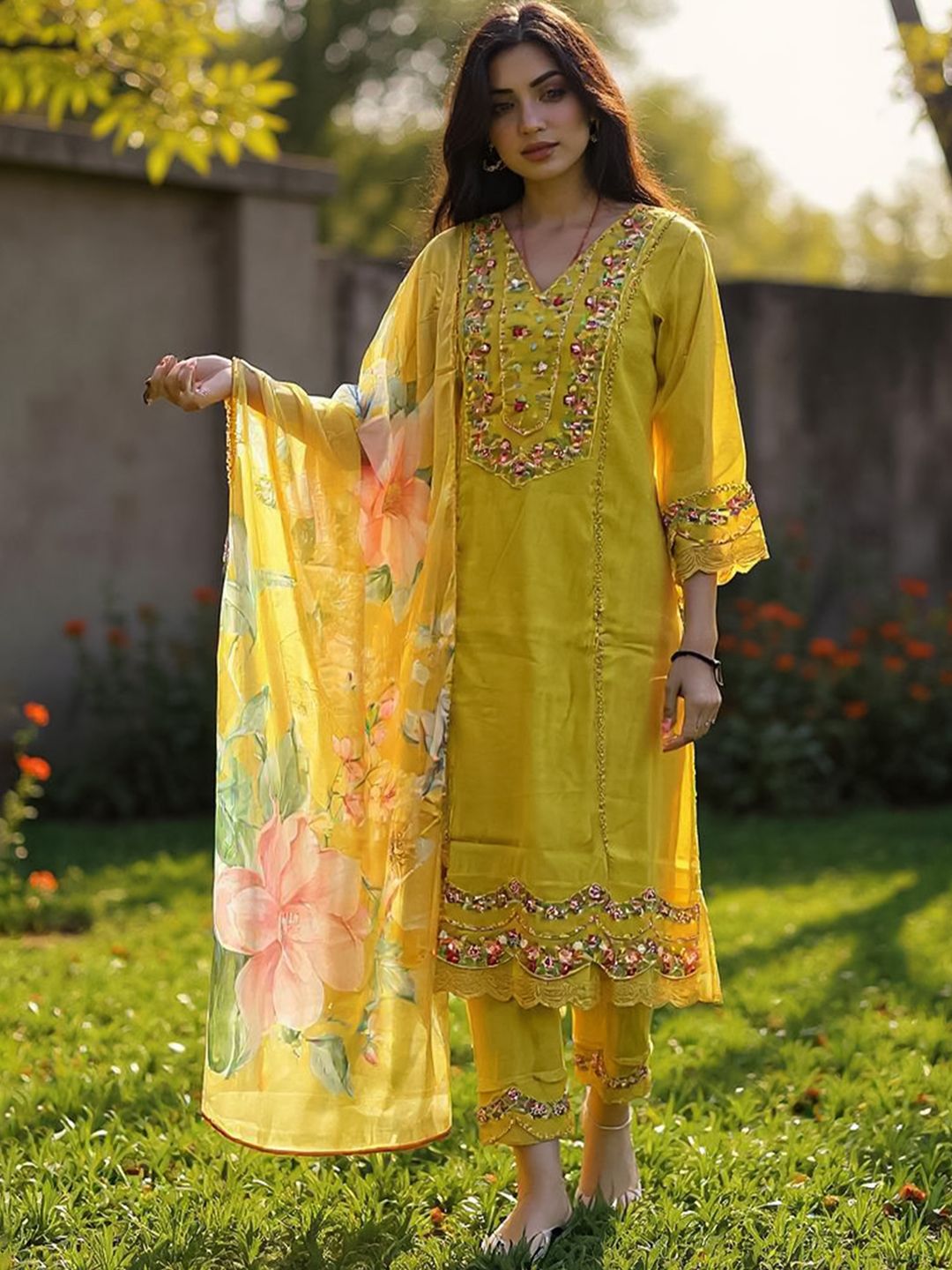 Dhiyona IE Floral Embroidered Thread Work Kurta With Trousers & Dupatta