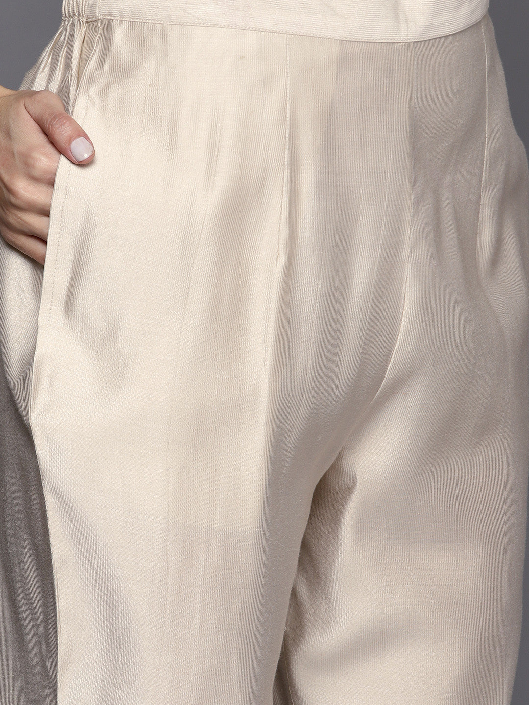 Women Floral Embroidered Thread Work Liva Kurta With Trousers
