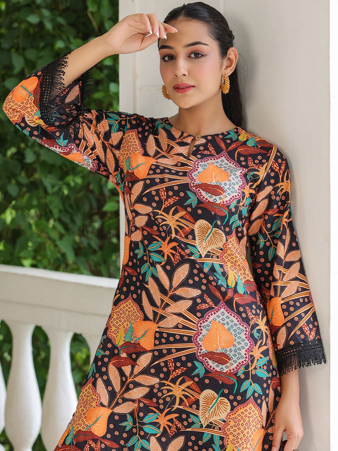 Dhiyona RR Women's Floral Printed Keyhole Neck Pure Cotton Kurta & Trousers