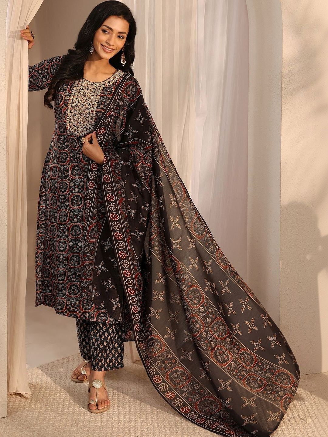Women Ethnic Motifs Printed Regular Thread Work Kurta with Trousers & With Dupatta