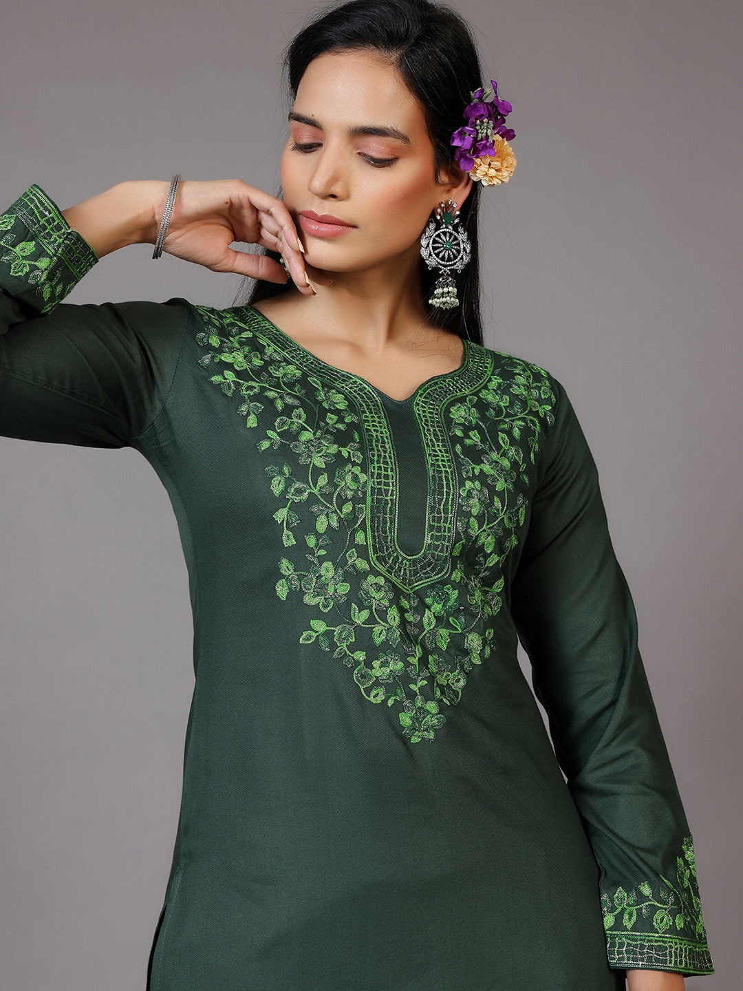 Floral Yoke Design Regular Thread Work Kurta with Trousers