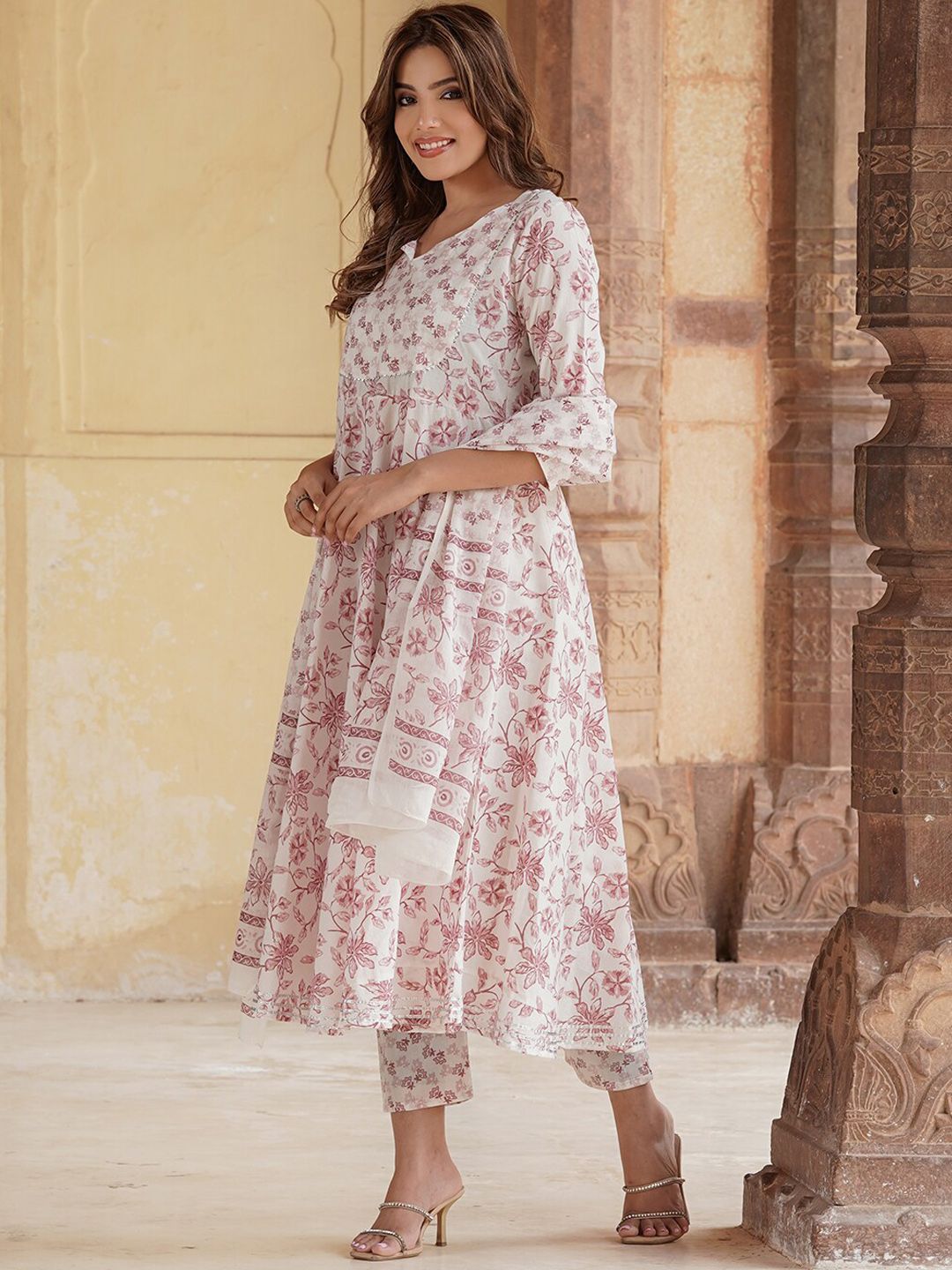 Dhiyona KL Floral Printed V-Neck Regular Gotta Patti Kurta With Trousers & Dupatta