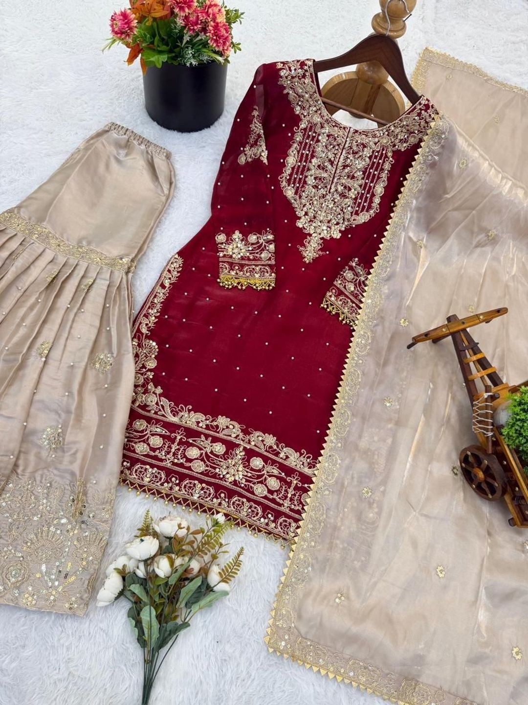 Dhiyona KL Women Floral Embroidered Regular Thread Work Kurta with Sharara & With Dupatta