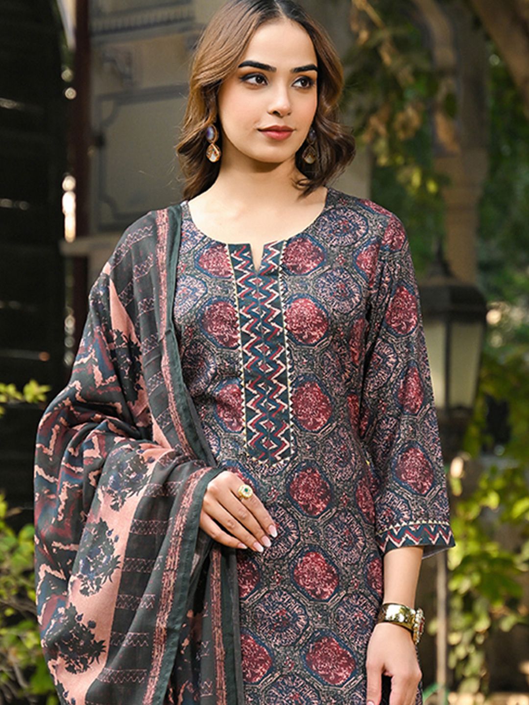 Dhiyona KL Geometric Printed Notch Neck Gotta Patti Straight Kurta With Trousers & Dupatta