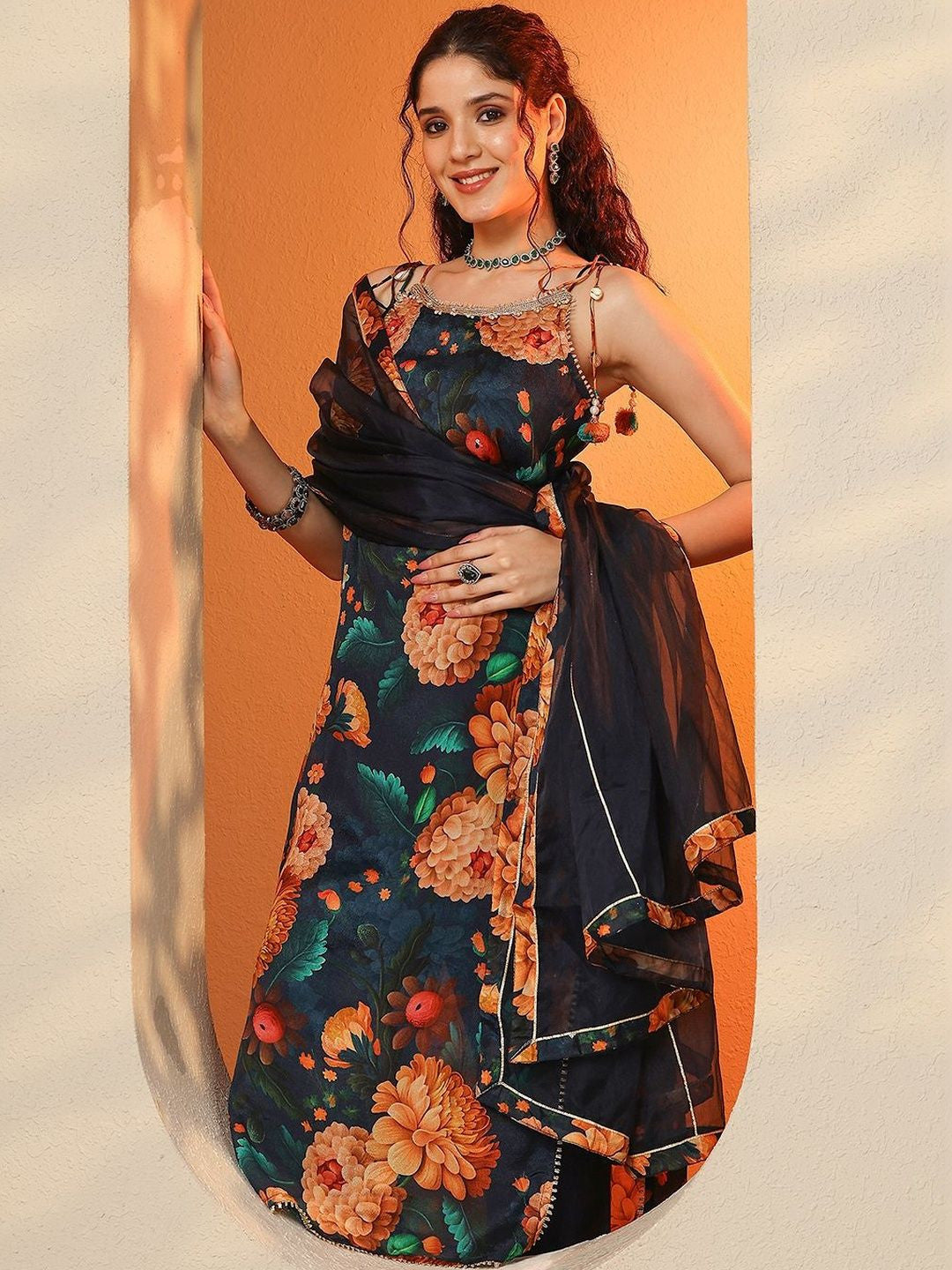 Women Floral Printed Regular Kurta with Trousers & With Dupatta