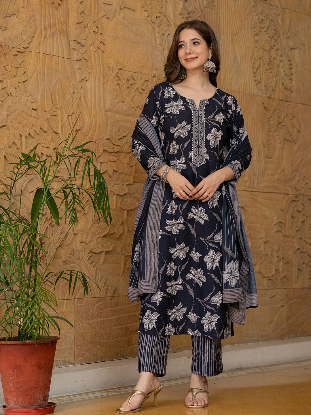 Dhiyona KL Floral Printed Gotta Patti Straight Kurta With Trouser & Dupatta