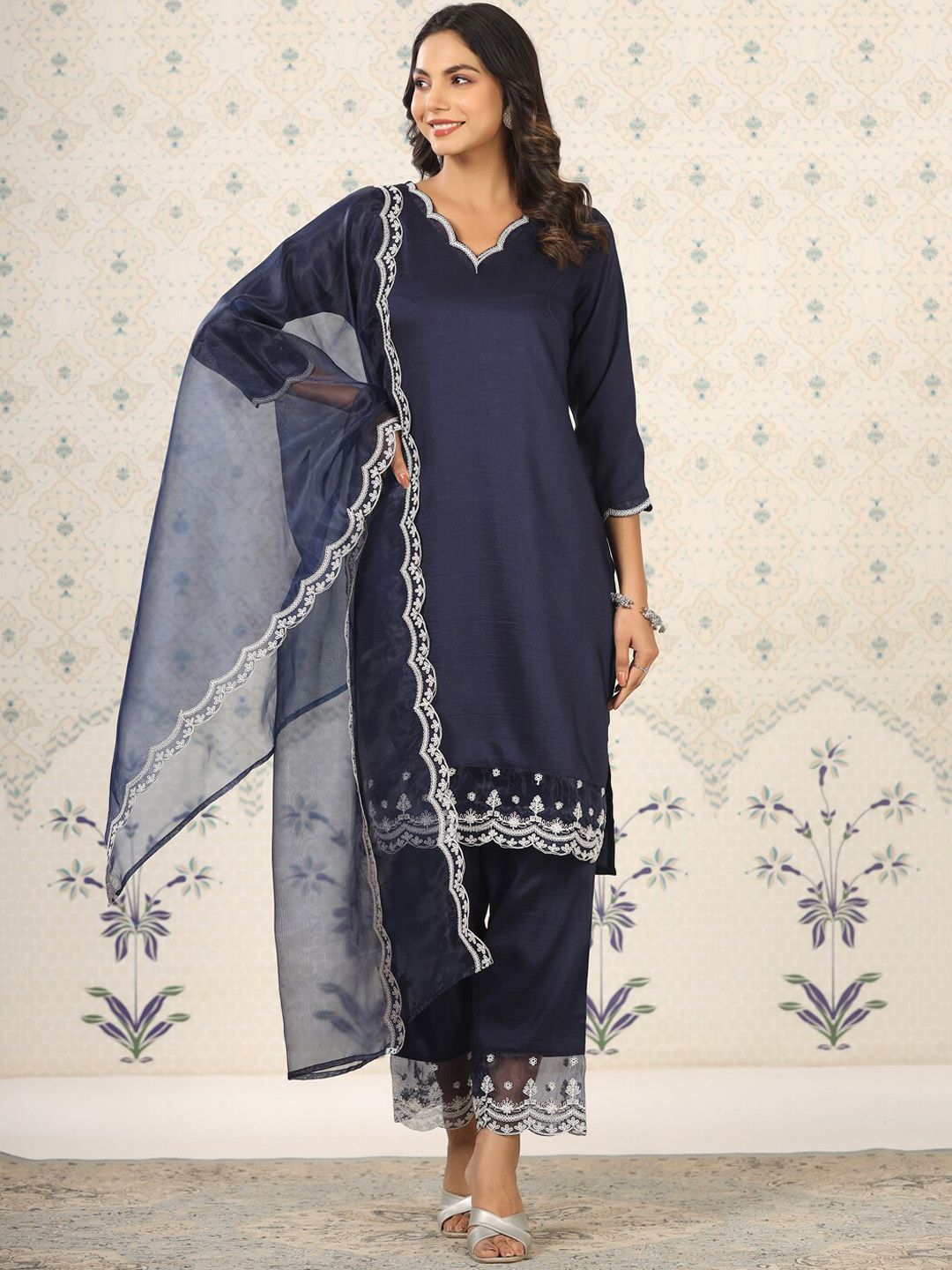 Dhiyona OD  Women Floral Embroidered Regular Thread Work Kurta with Trousers & With Dupatta