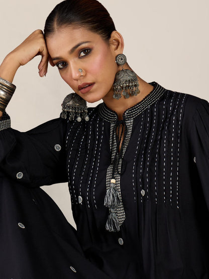 Women Ethnic Motifs Embroidered Panelled Thread Work Kurta with Trousers