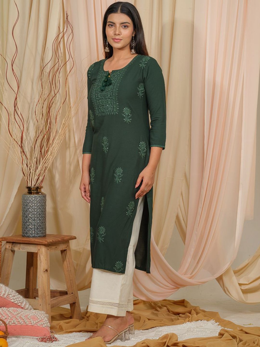 Dhiyona OD  Floral Embroidered Tie-Up Neck Straight Kurta
