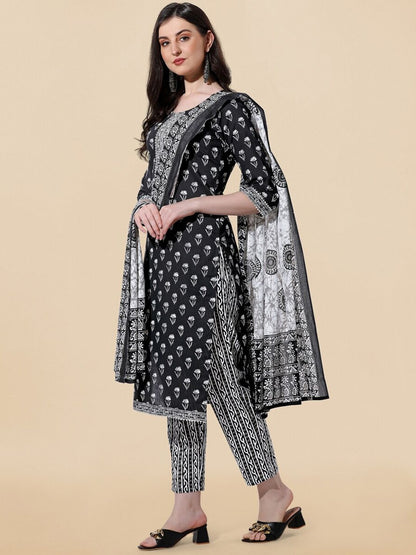 Dhiyona KL Floral Printed Gotta Patti Pure Cotton Kurta With Trousers & Dupatta