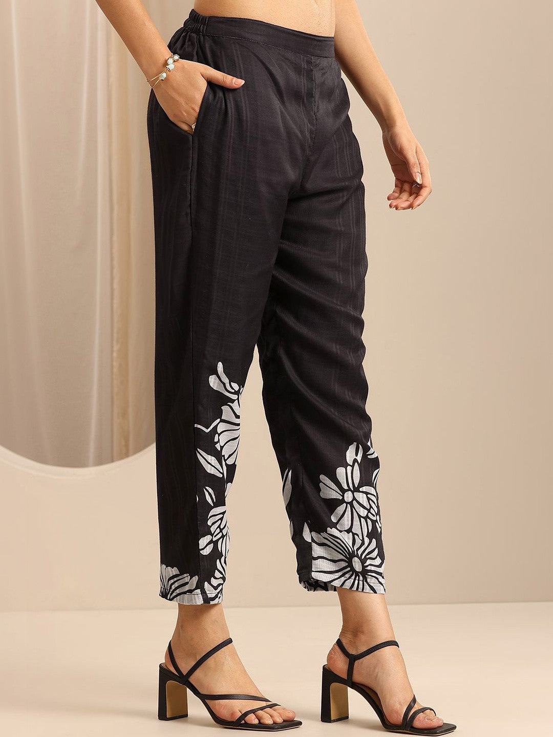Women Floral Printed Regular Thread Work Kurta with Trousers & With Dupatta