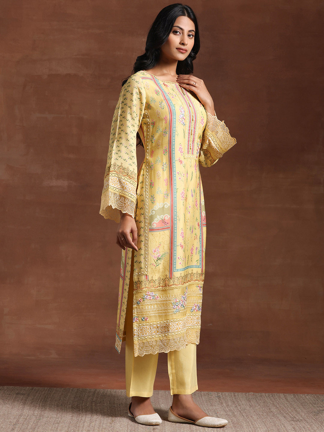 Floral Printed Round Neck Three-Quarter Sleeves Kurta Set