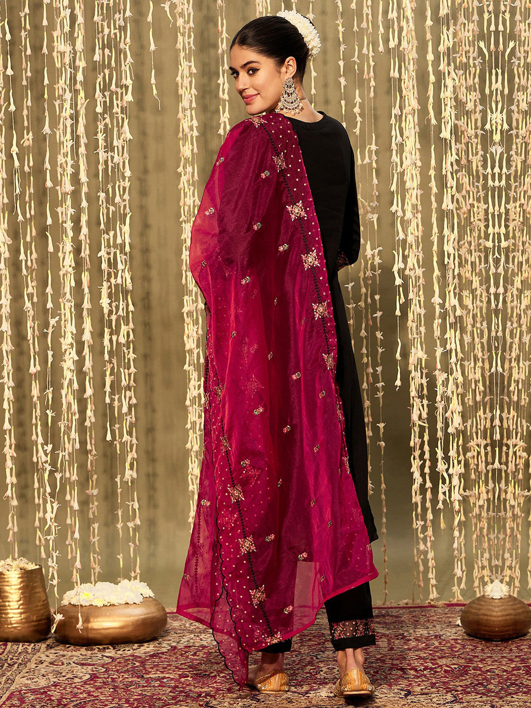 Floral Embroidered Regular Thread Work Kurta With Trousers & Dupatta