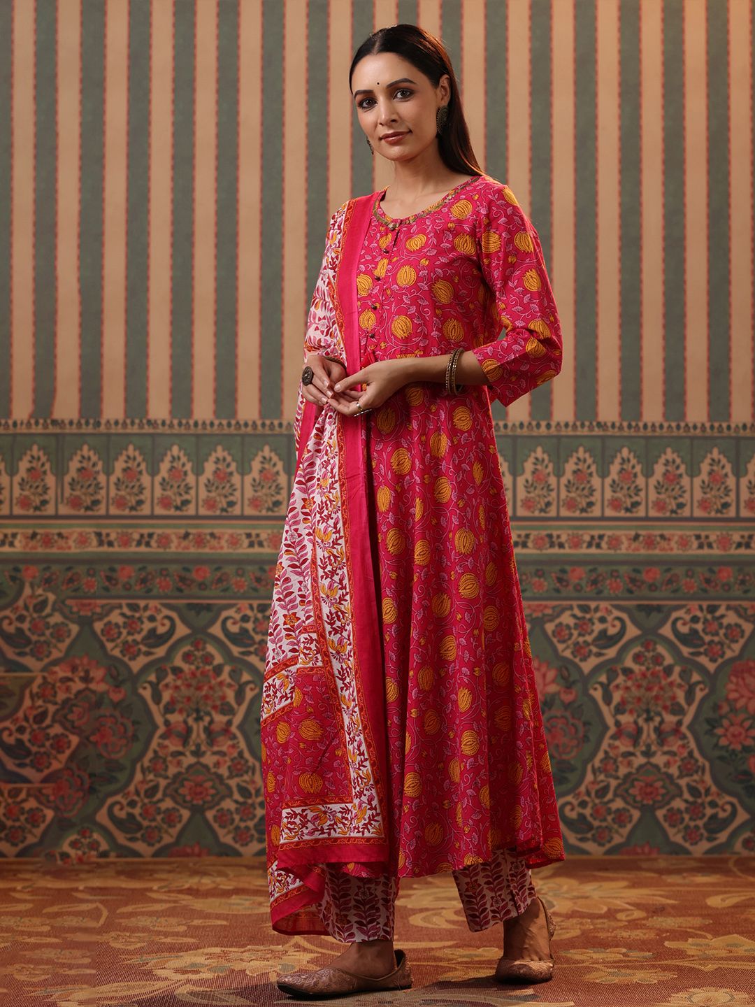 Dhiyona RR Women's Fuchsia Floral Printed Pure Cotton Kurta with Trousers & With Dupatta