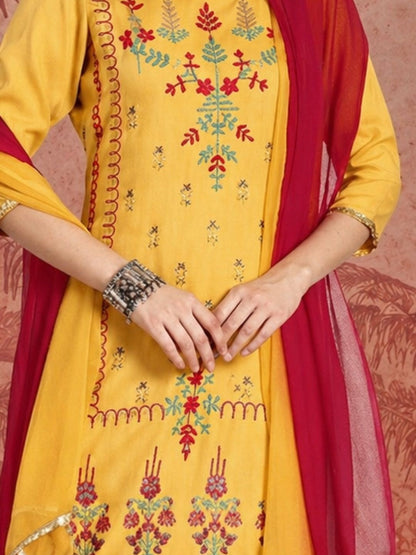 Women Floral Printed Round Neck Kurta Set With Dupatta