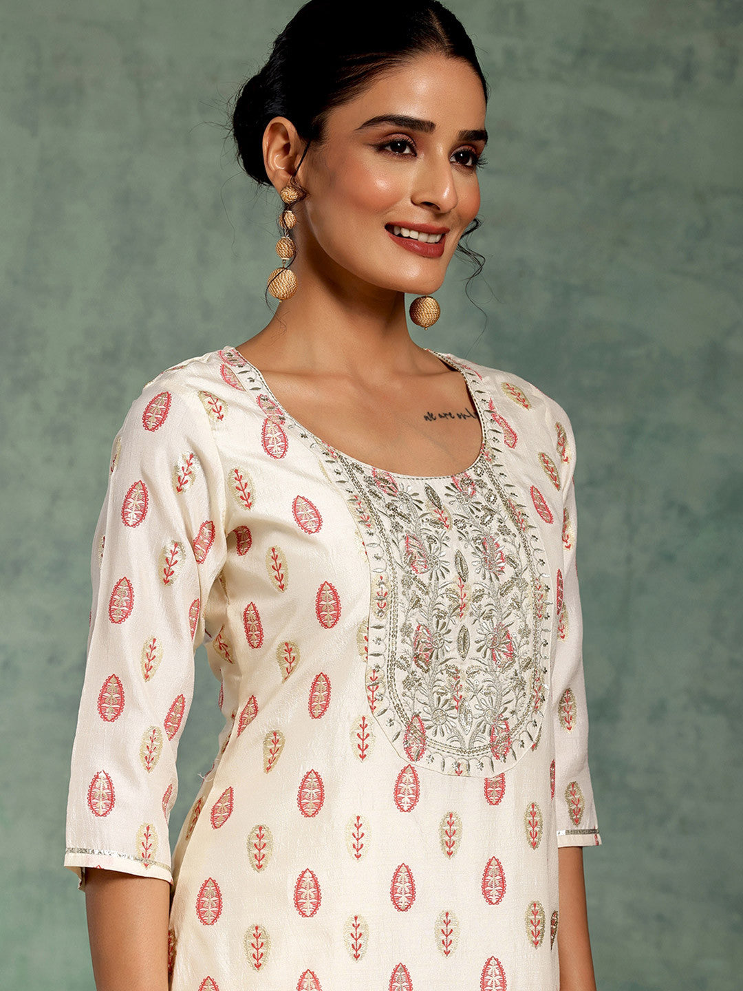 Women Ethnic Motifs Printed Regular Thread Work Kurta with Trousers & With Dupatta