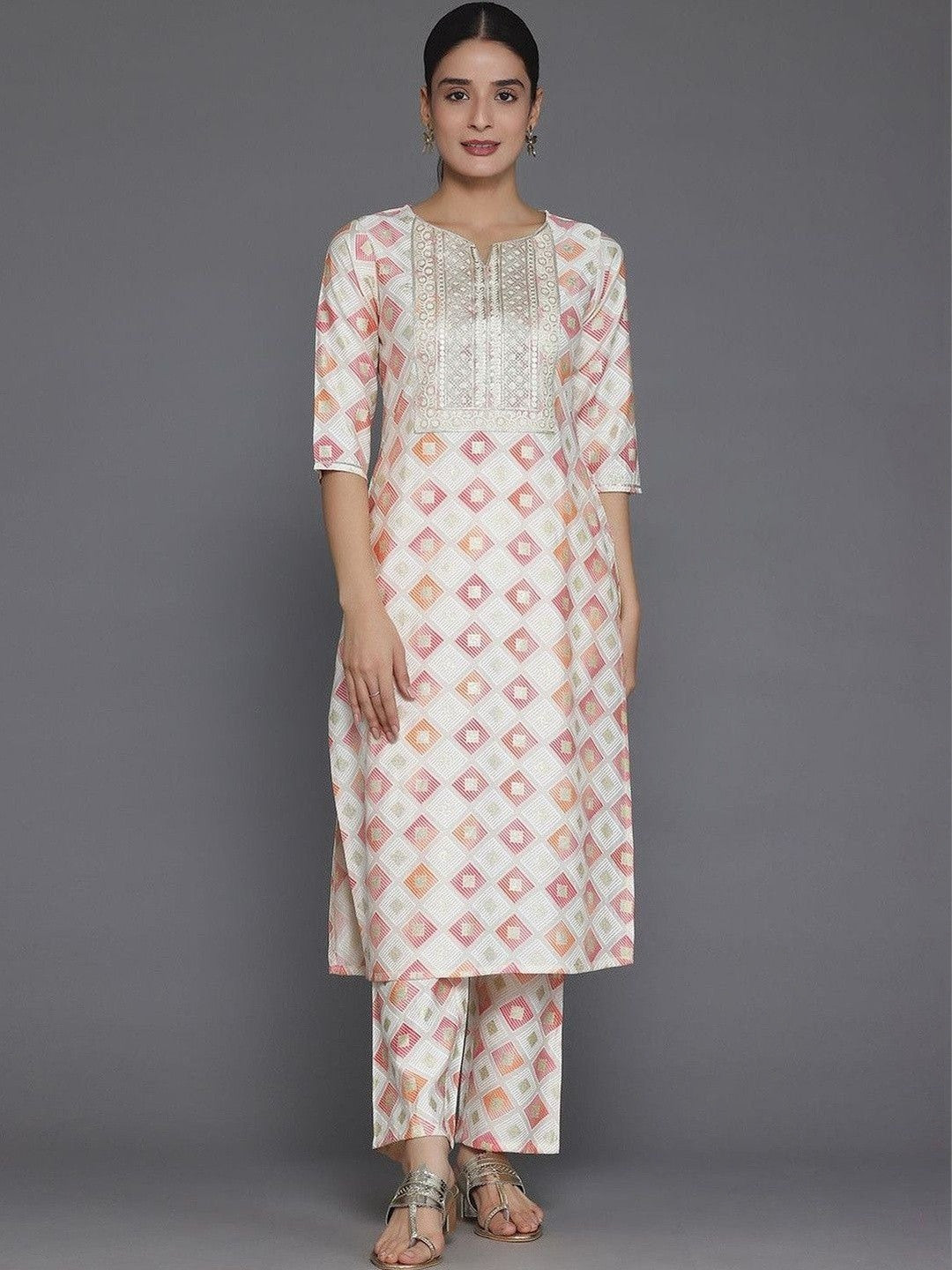 Women Printed Regular Thread Work Kurta with Trousers & With Dupatta