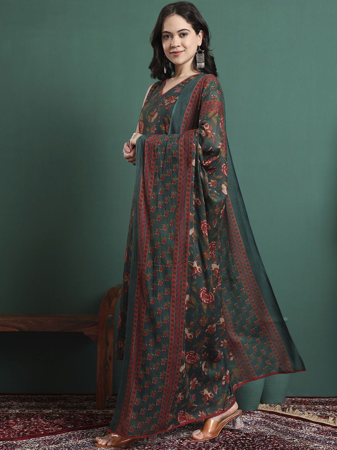 Dhiyona KL Women Floral Printed Cotton Kurta with Trousers & Dupatta
