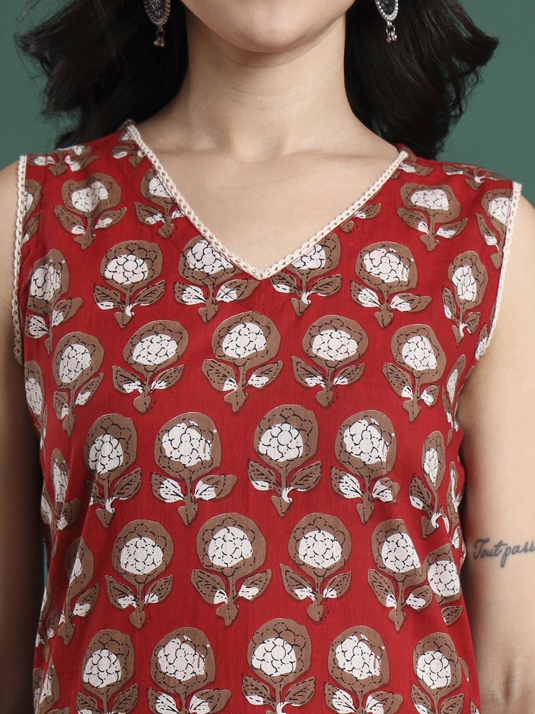 Dhiyona KL Floral Printed V-Neck Pure Cotton Kurta With Trousers & Dupatta