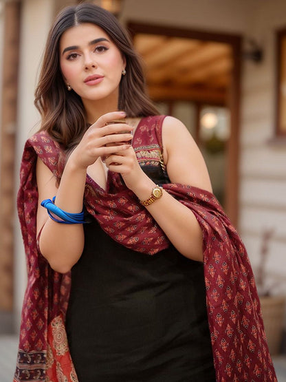 Dhiyona KL Women Solid Kurta with Palazzo & Dupatta