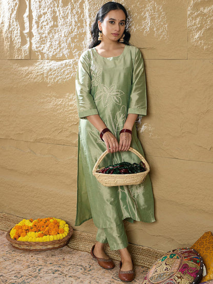 Women Floral Embroidered Regular Thread Work Kurta with Trousers