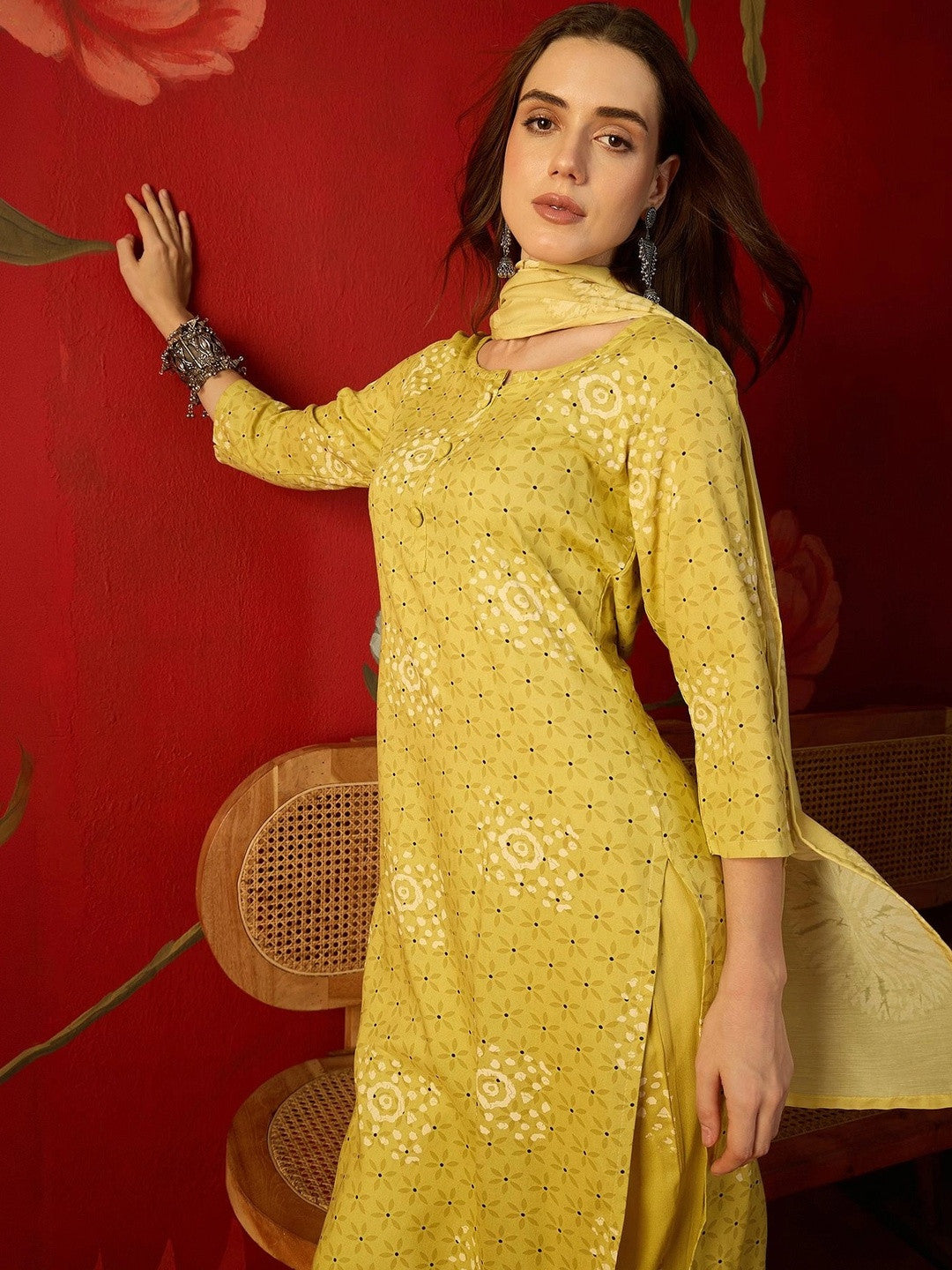 Women Ethnic Motifs Printed Regular Kurta with Trousers & With Dupatta