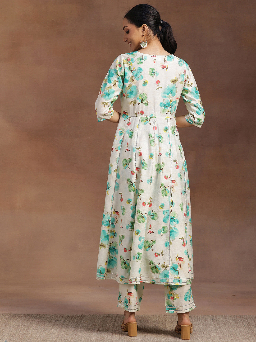 Women Floral Printed Panelled Kurta with Trousers