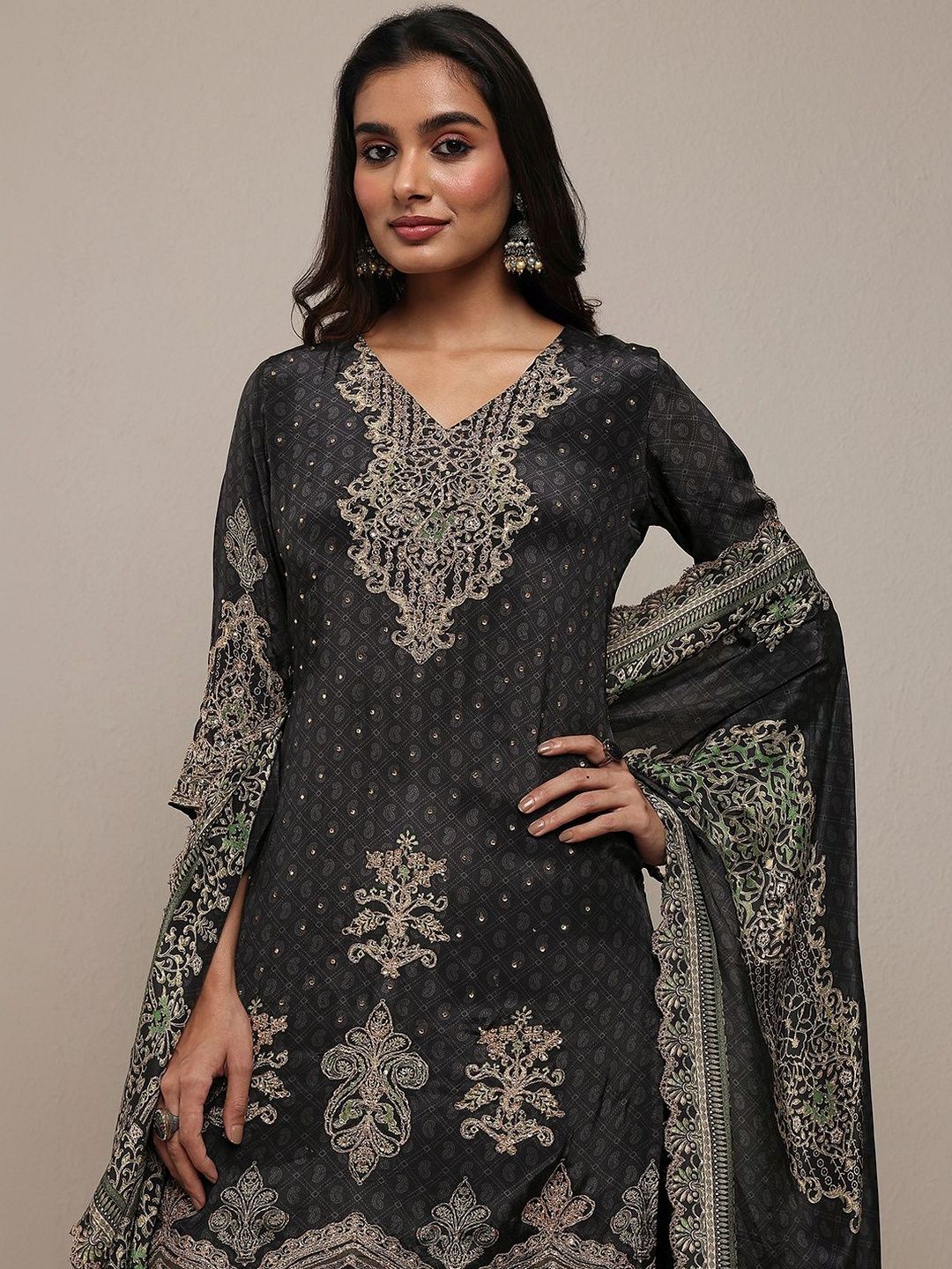 Dhiyona LL Women Ethnic Motifs Printed Regular Thread Work Silk Crepe Kurta with Sharara & With Dupatta