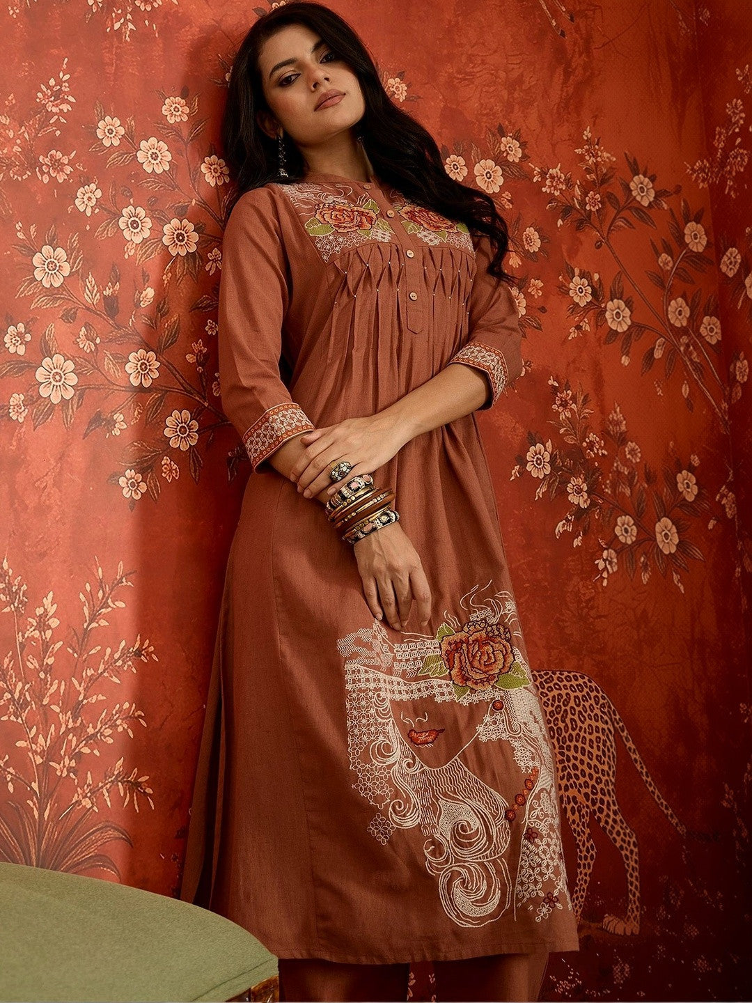 Women Floral Embroidered Regular Thread Work Kurta with Trousers
