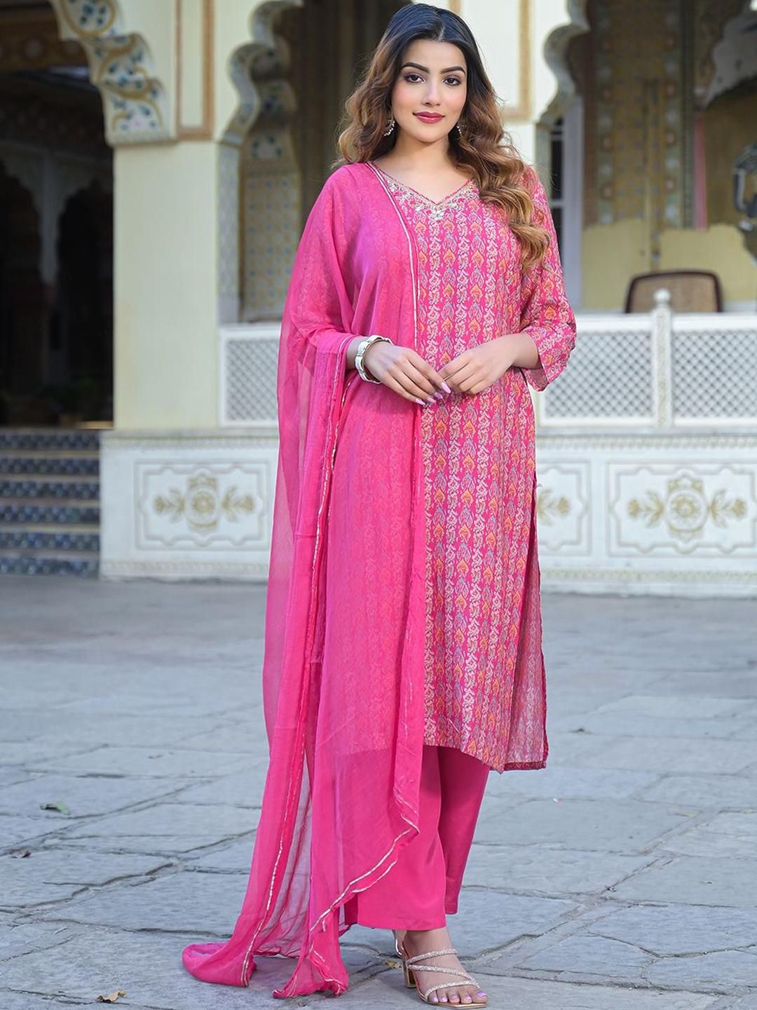 Dhiyona KL Women Pink Silk Blend Kurta Sets
