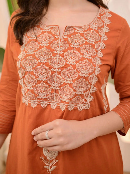 Women Motifs Embroidered Regular Thread Work Kurta with Trousers & With Dupatta