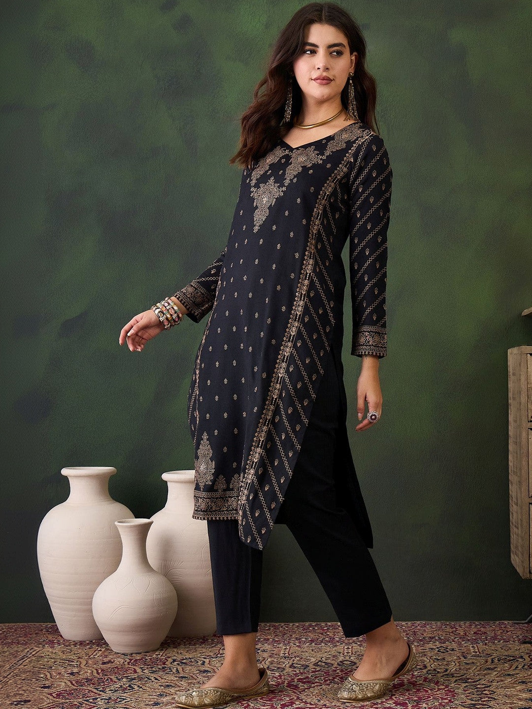 Woven Design Straight Kurta & Trousers