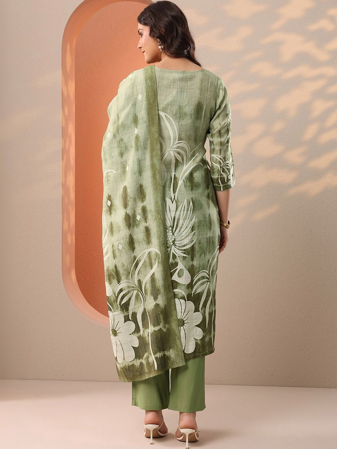 Women Floral Printed Regular Kurta with Trousers & With Dupatta