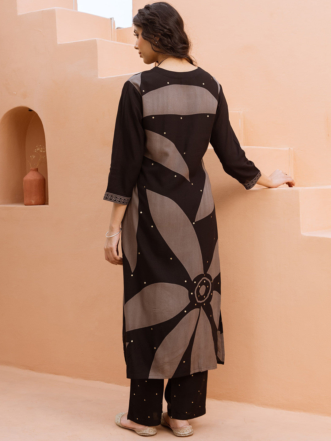 Women Printed Straight Kurta & Palazzos