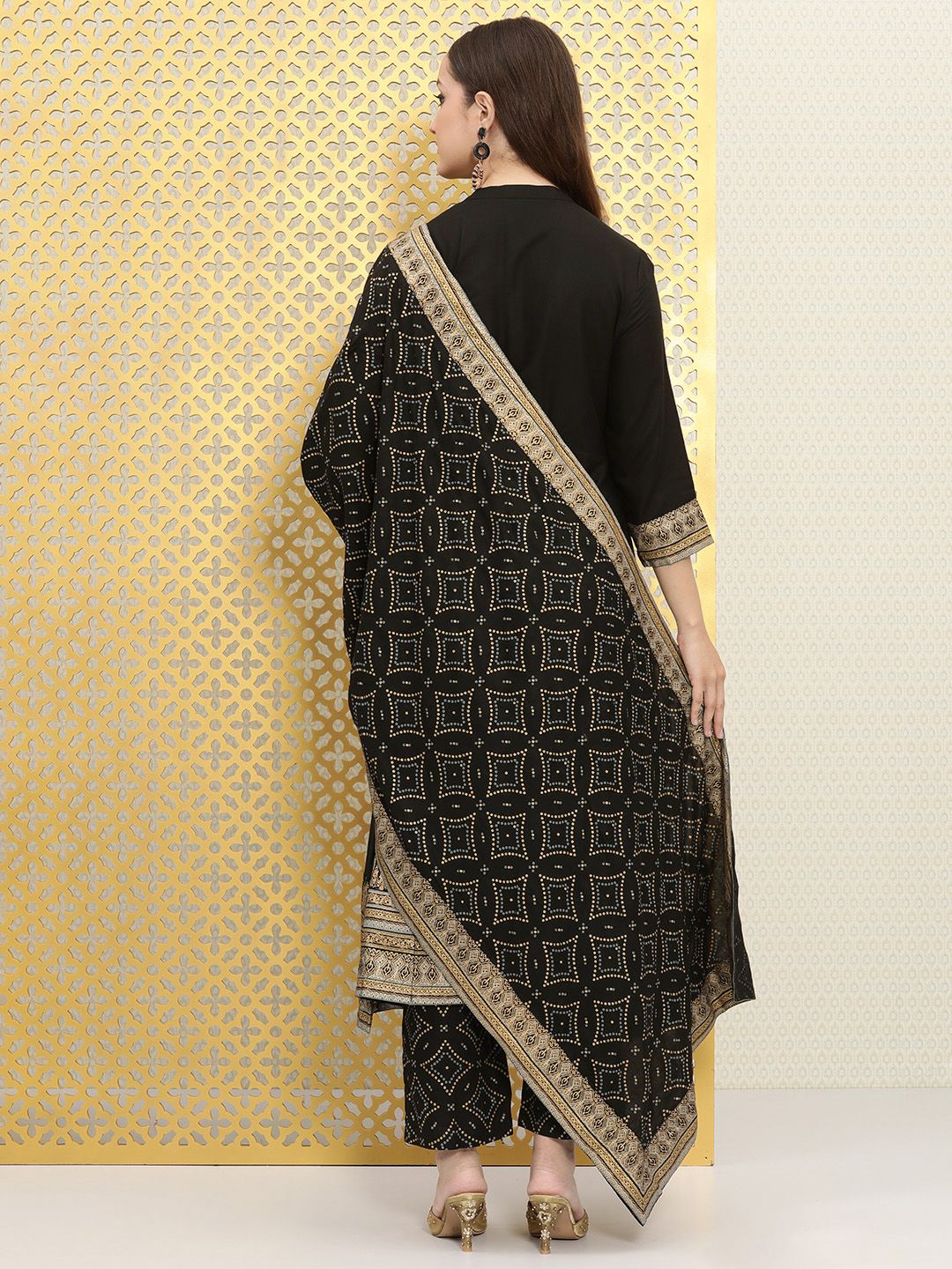 Dhiyona OD  Women Black Bandhani Pleated Kurta with Trousers & With Dupatta