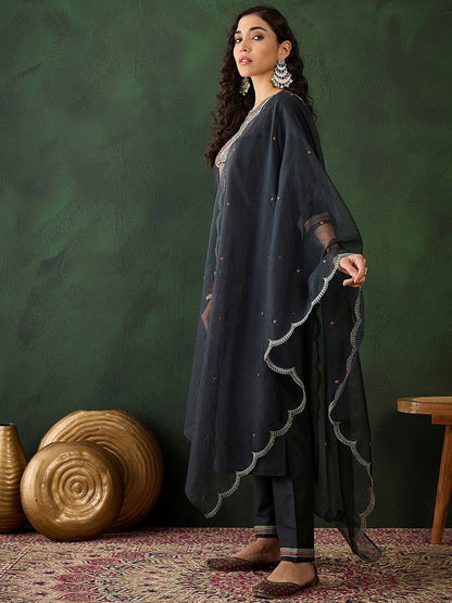 Ethnic Motifs Yoke Design Regular Thread Work Kurta & Trousers With Dupatta