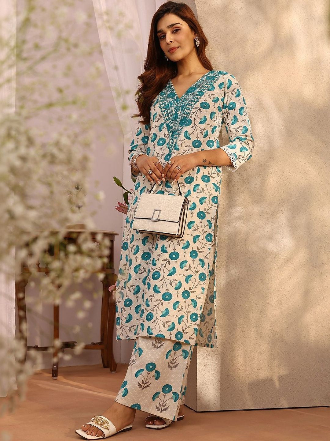 Women Floral Printed Regular Thread Work Kurta with Trousers