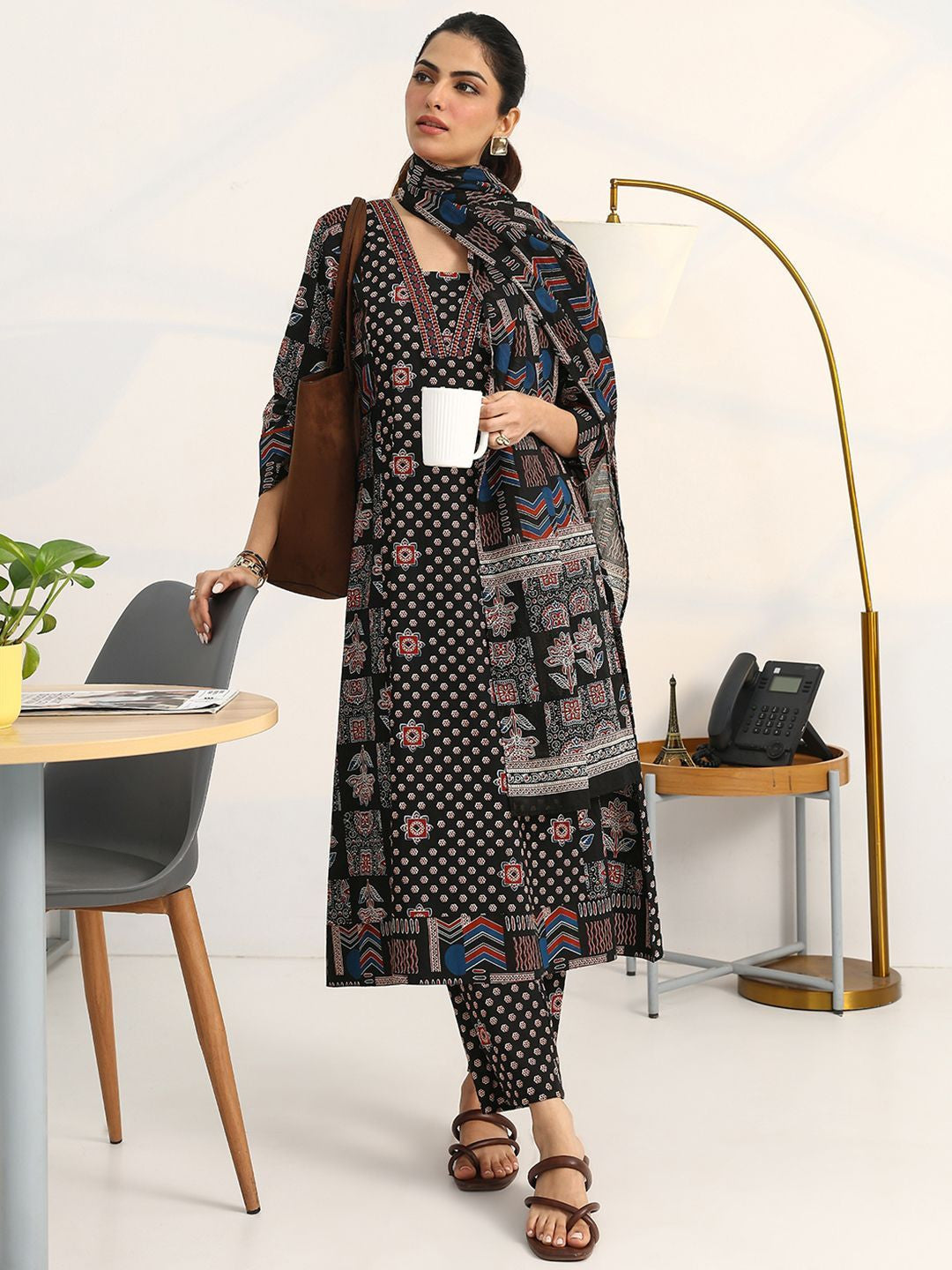 Women Ethnic Motifs Printed Regular Kurta with Trousers & With Dupatta