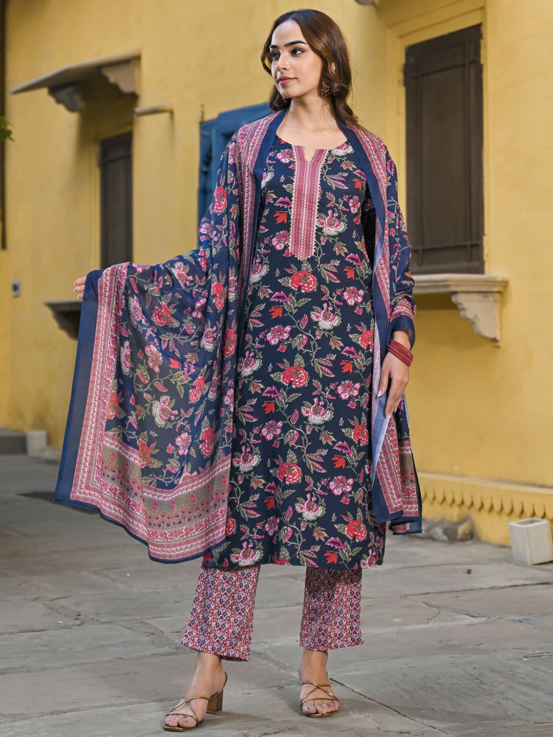 Dhiyona KL Floral Printed Regular Cotton Blend Kurta with Trousers With Dupatta