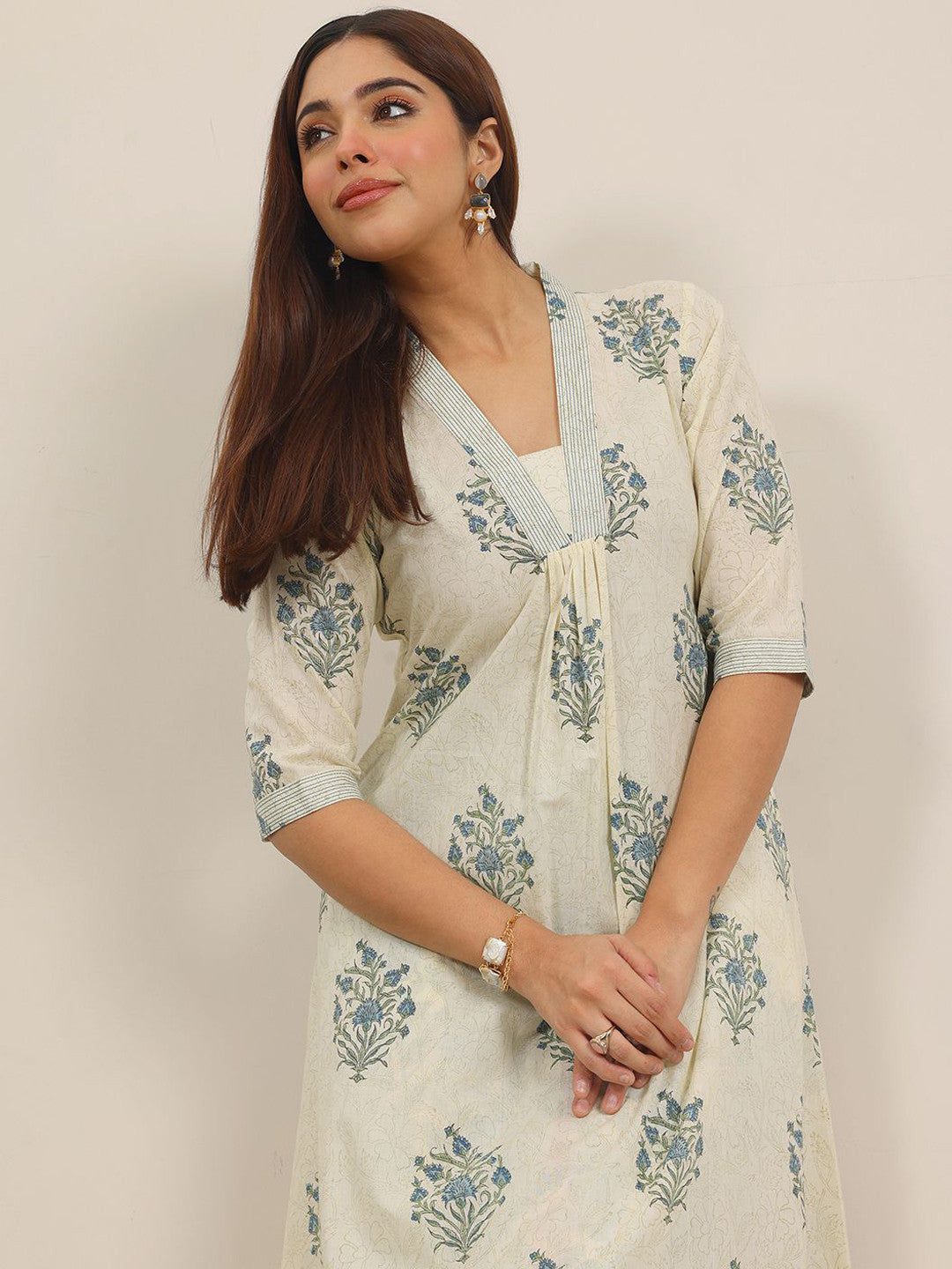 Women Floral Printed Pleated Kurta with Trousers Kurta Sets