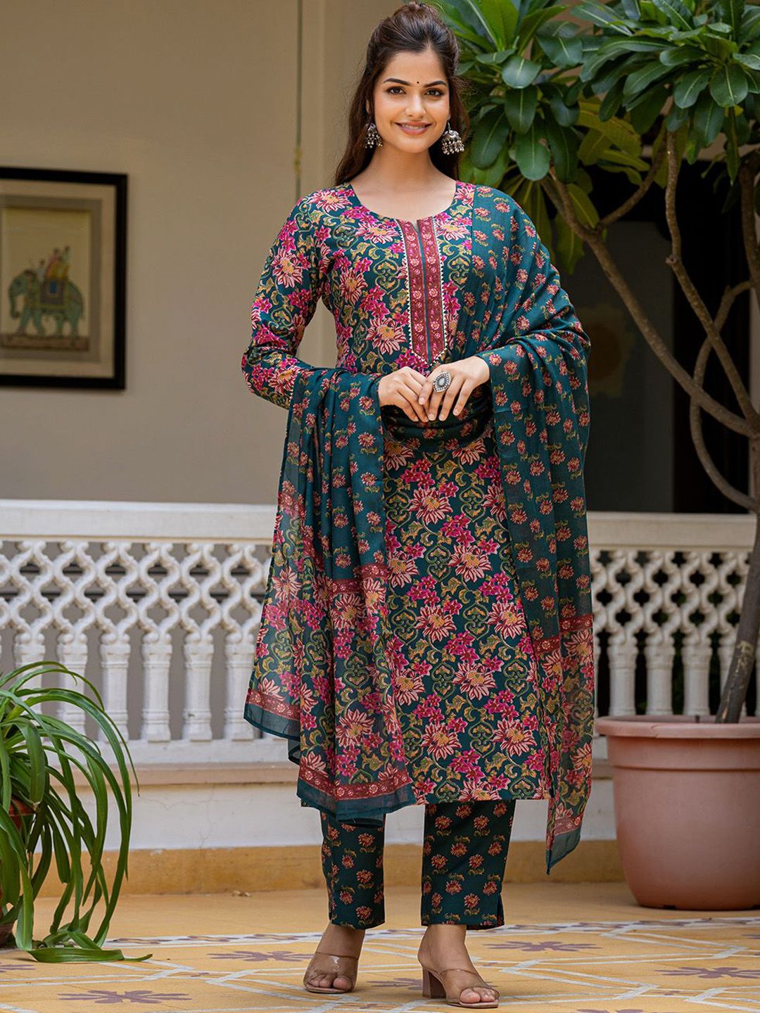 Dhiyona KL Women Floral Printed Regular Kurta with Trousers & Dupatta