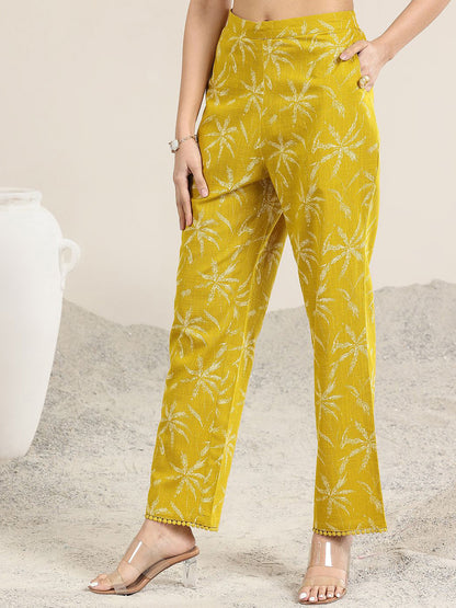 Women Floral Printed Kurta with Trousers