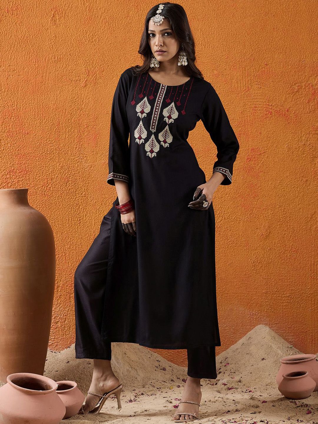 Dhiyona IE Ethnic Motifs Embroidered Thread Work Straight Kurta