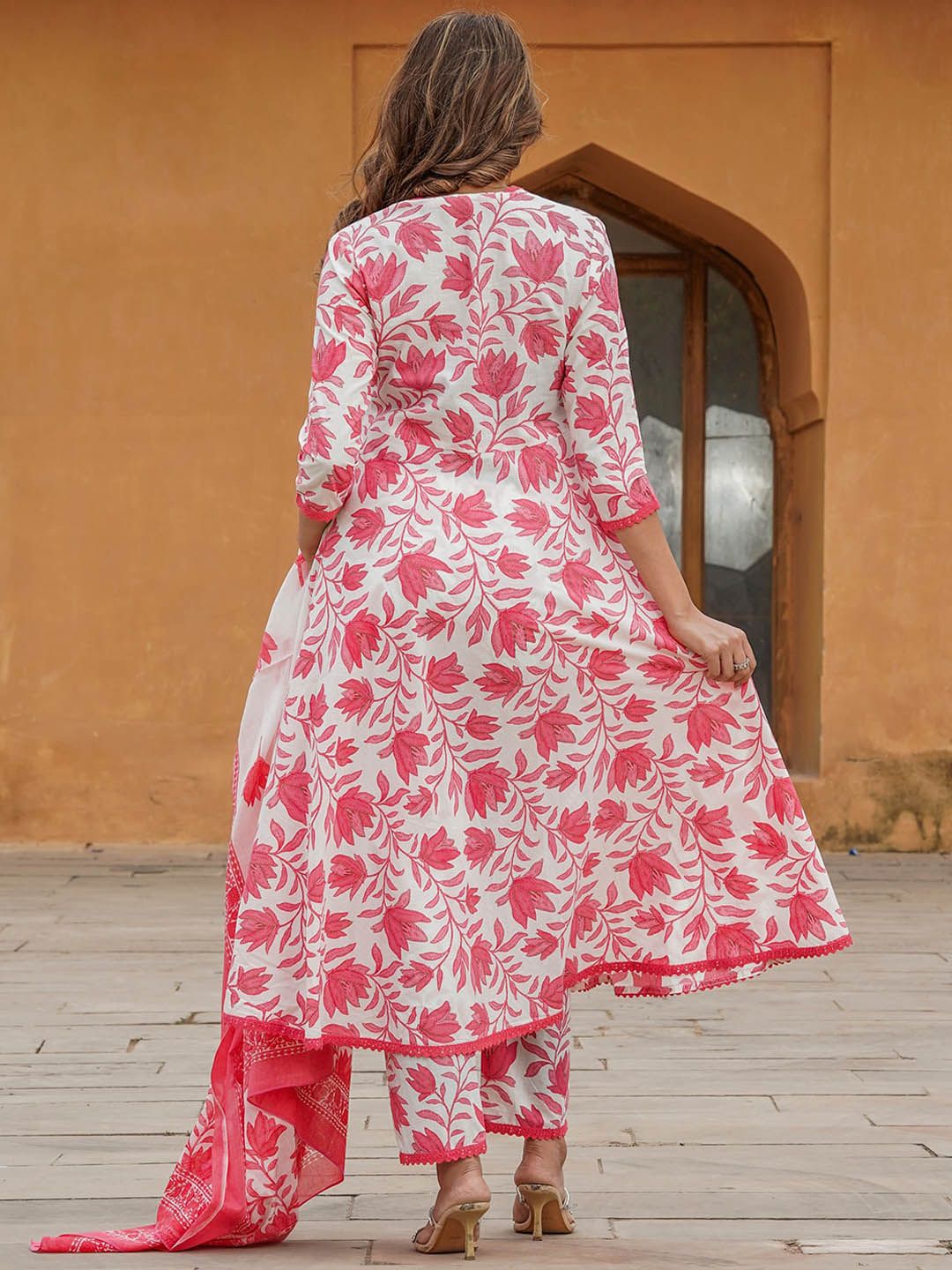 Dhiyona KL Floral Printed V-Neck Regular Kurta With Trousers & Dupatta