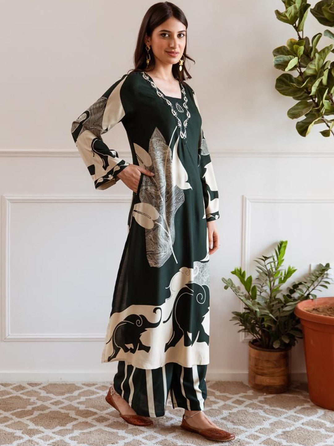 Women Printed Regular Beads and Stones Kurta with Palazzos
