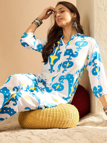 Women Printed Regular Kurta with Trousers