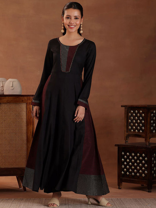 Panelled Thread Work A-Line Kurta With Trousers
