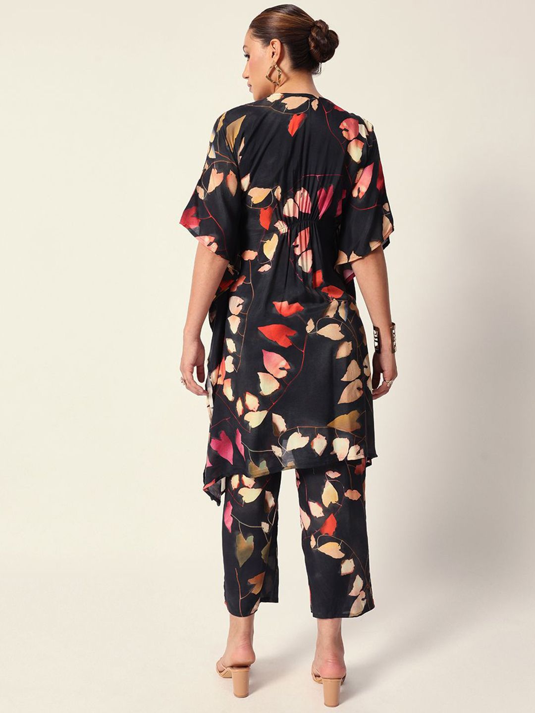 Dhiyona IS Women's Floral Printed Square Neck Sequinned Kaftan Kurta With Trousers